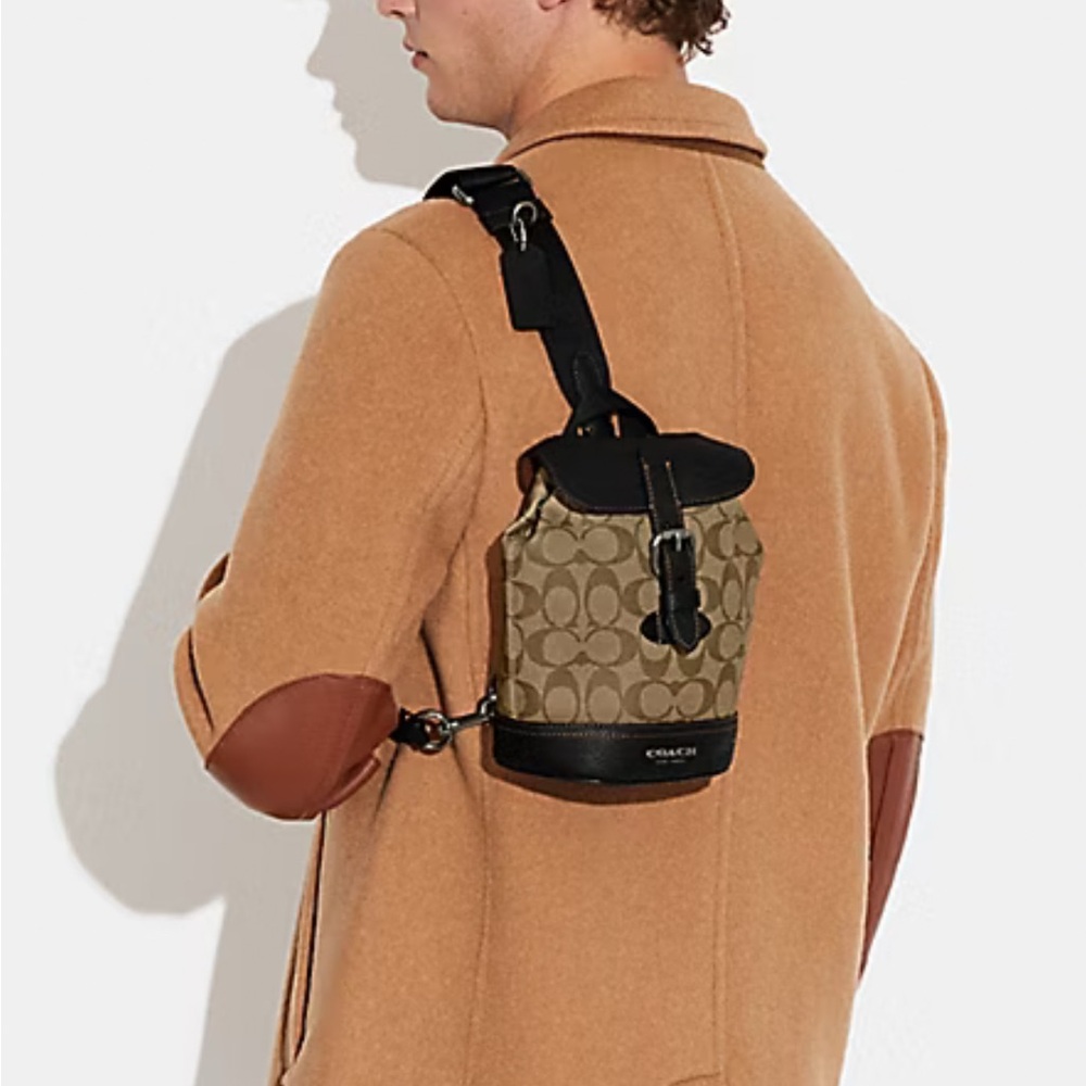 Coach Hudson Small Pack In Signature Canvas - Picture 8 of 8